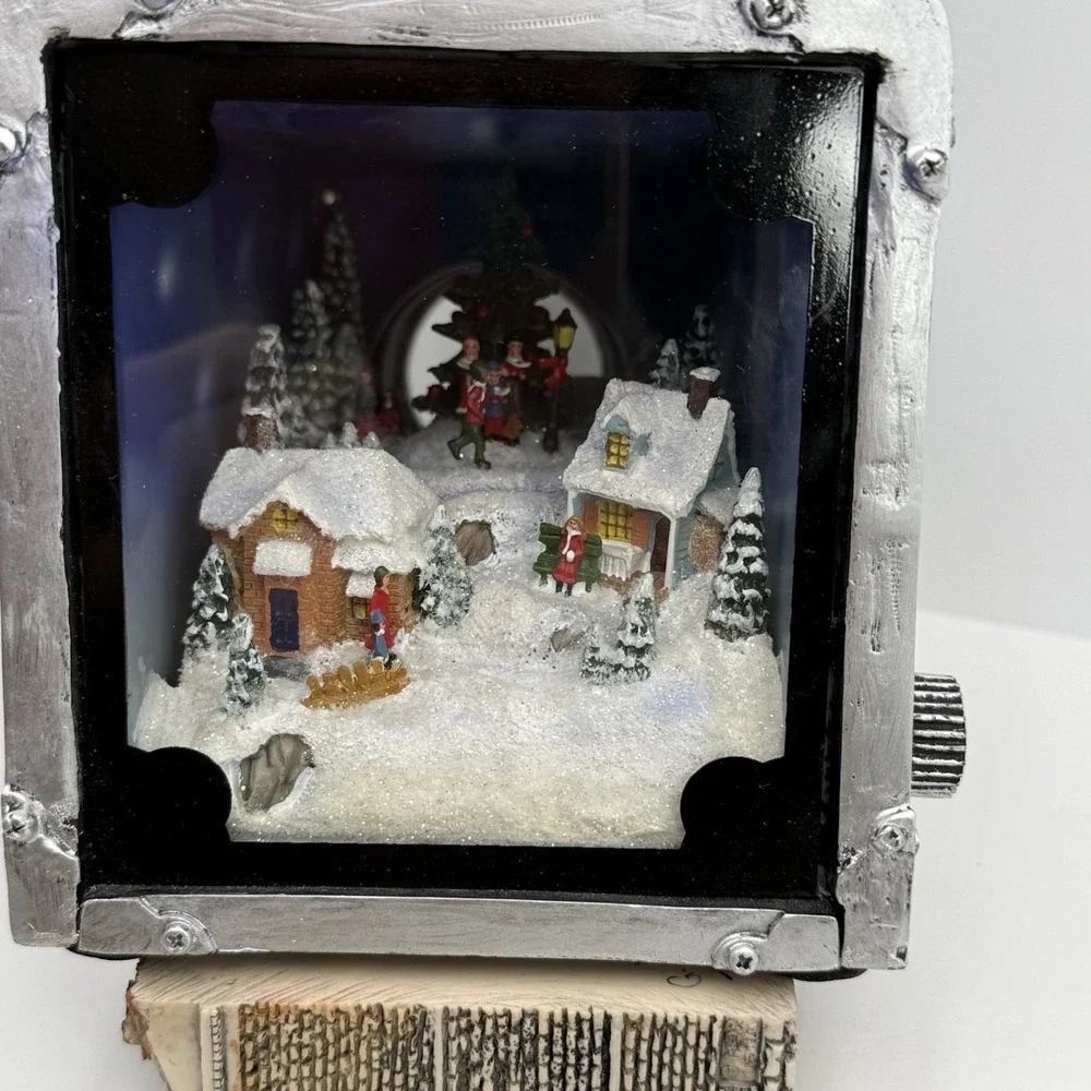 2010 Roman Camera Lens Music Box Animated Christmas Scene 7.5